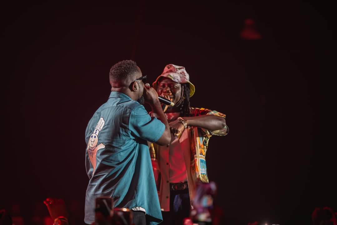 Lovely Moments as Tinny and Sarkodie Surprised Stonebwoy on Stage at Bhim Concert 2022