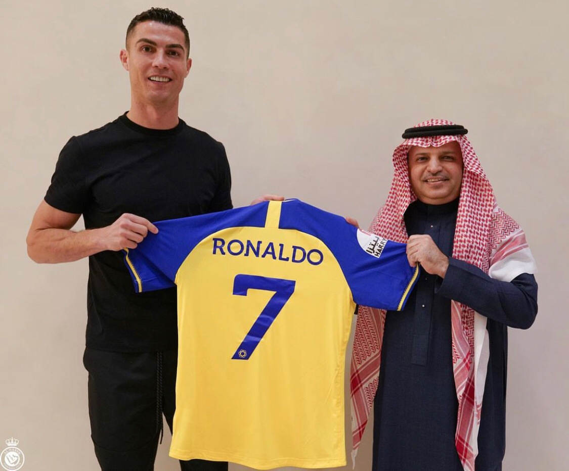 Cristiano Ronaldo signs record deal with Saudi Arabian side Al Nassr