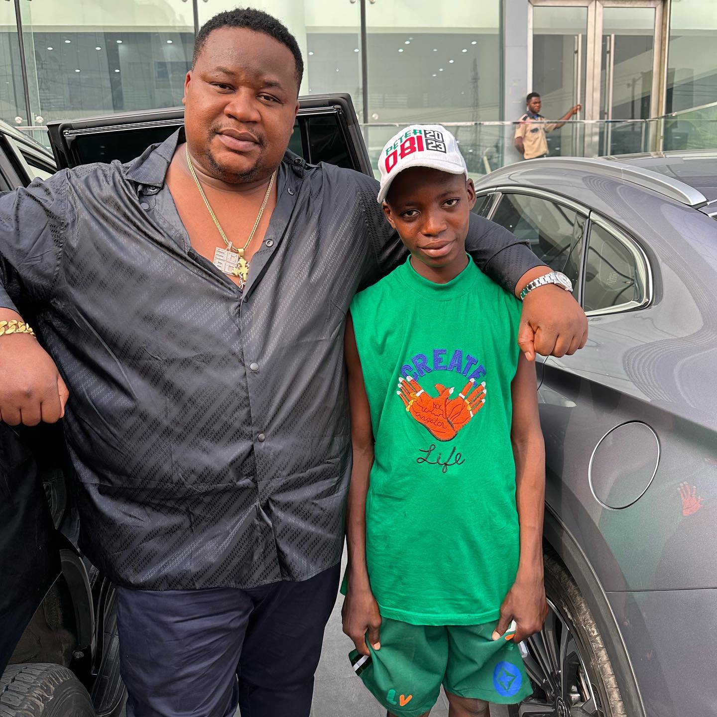 Truck pusher boy who stood in front of Peter Obi’s convoy gets full scholarship from Nigerian millionaire