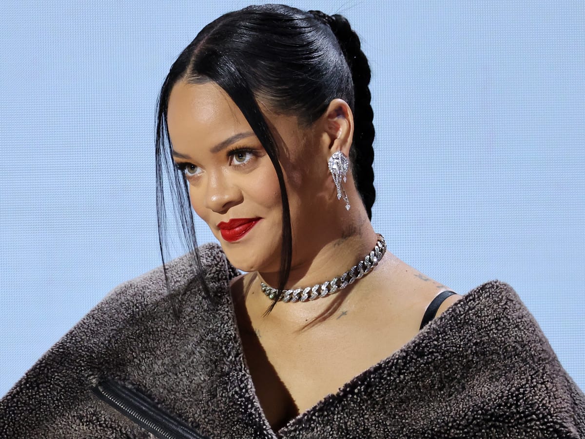 Police called to Rihanna’s house after man shows up to propose