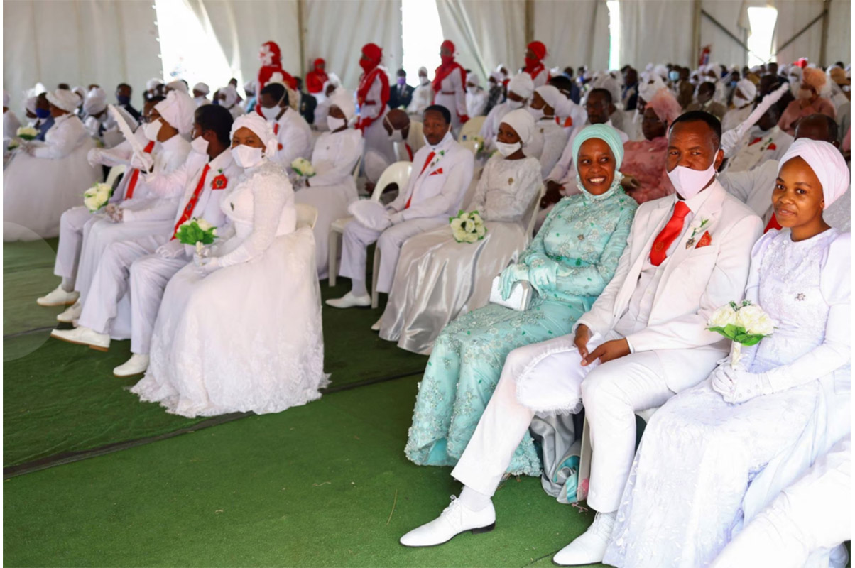 800 couples tie the knot in Easter mass wedding