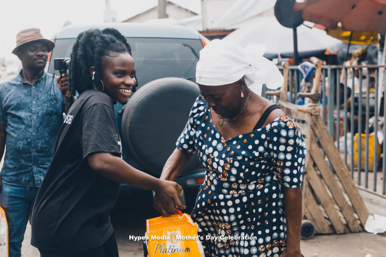 Blogger, Sir Isaac and Hypes Media team, celebrate Mothers on Mother's Day at Koforidua Market