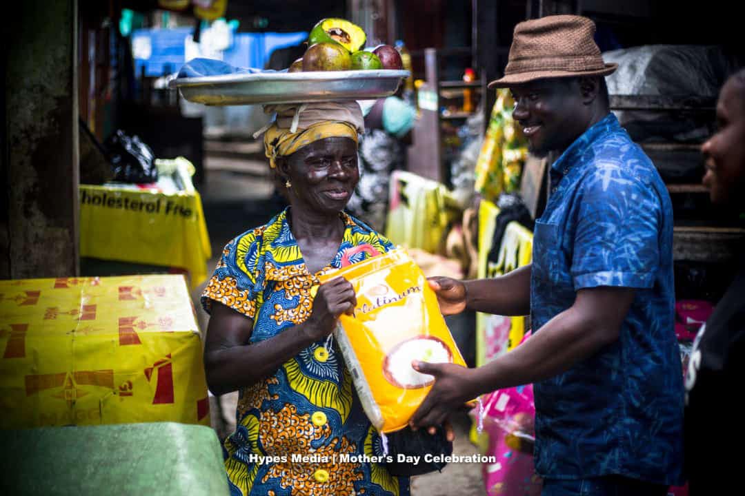 Blogger, Sir Isaac and Hypes Media team, celebrate Mothers on Mother's Day at Koforidua Market