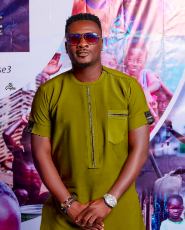 Asamoah Gyan sends heartwarming, birthday message to comedian Kyekyeku