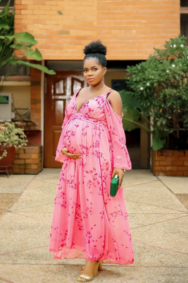 Beginning of an adventure: Mzbel announces her pregnancy