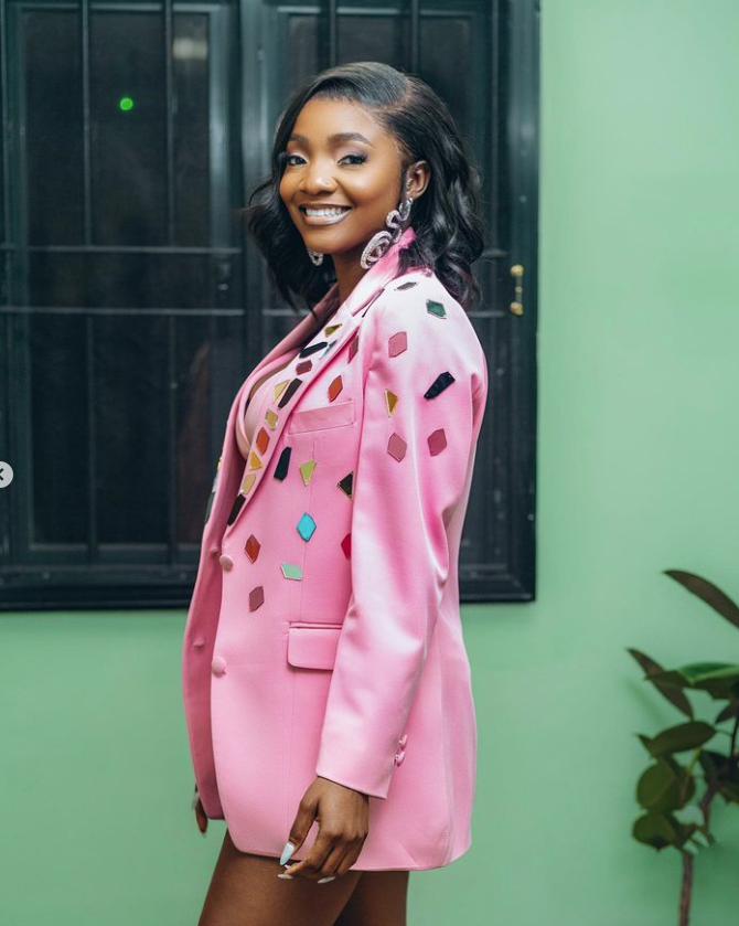 My sight has been affected, by pregnancy and childbirth — Nigerian singer Simi