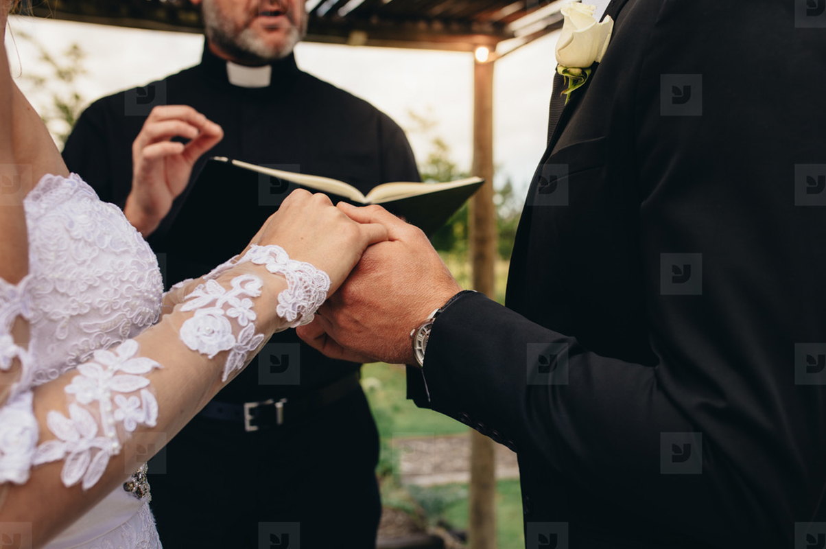 Massive reaction as bride, refuses to recite ‘obey’ in wedding vows