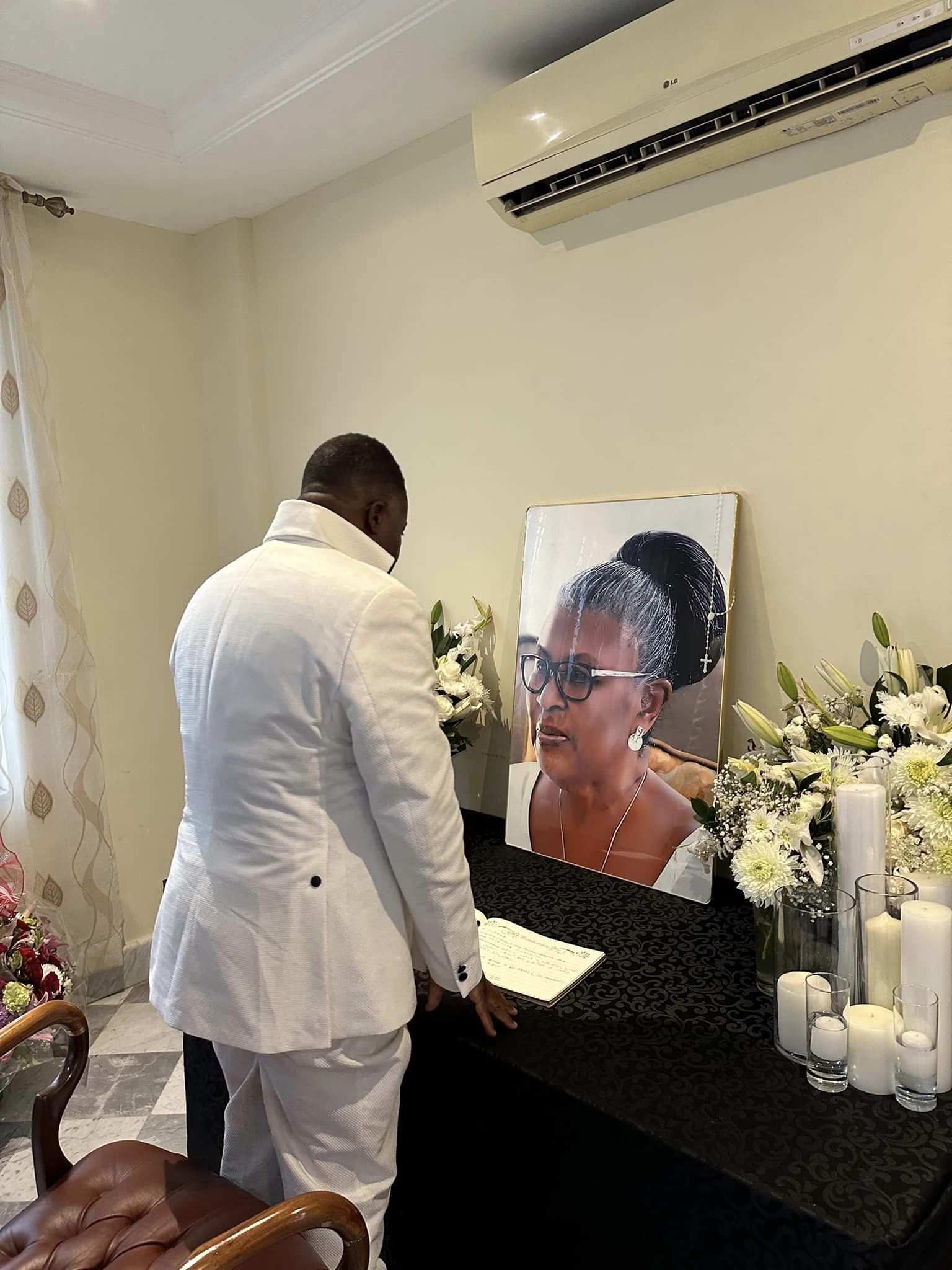 Bishop Adonteng Boateng Signs Book of Condolence for Late Former First Lady Theresa Kufour