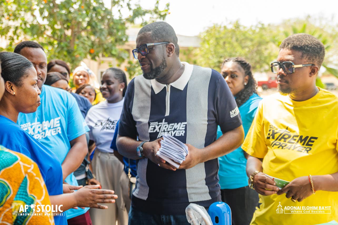 Apostle Selasie Addae Clears Over GH¢20,000 Hospital Bills And Donates Equipment To Korle Bu Child Health Oncology Dept