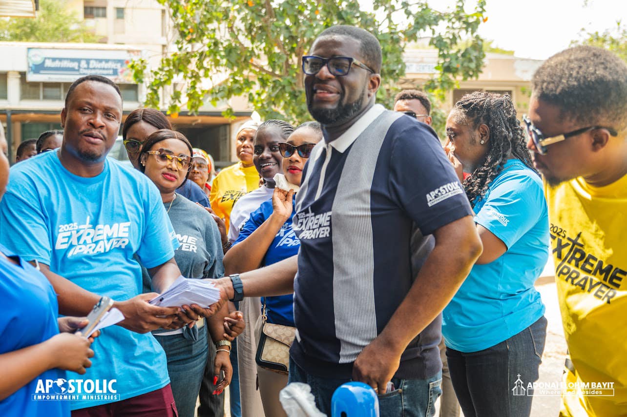 Apostle Selasie Addae Clears Over GH¢20,000 Hospital Bills And Donates Equipment To Korle Bu Child Health Oncology Dept