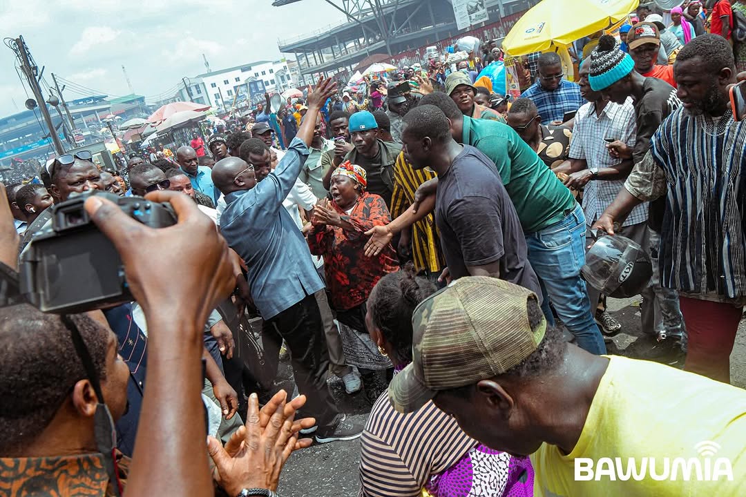 Bawumia Donates Gh¢200,000 And 1,000 Bags Of Cement To Victims Of Adum Railway Line Fire Disaster