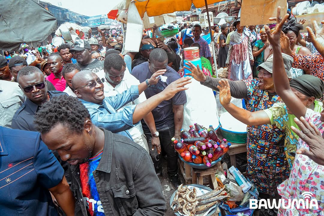 Bawumia Donates Gh¢200,000 And 1,000 Bags Of Cement To Victims Of Adum Railway Line Fire Disaster