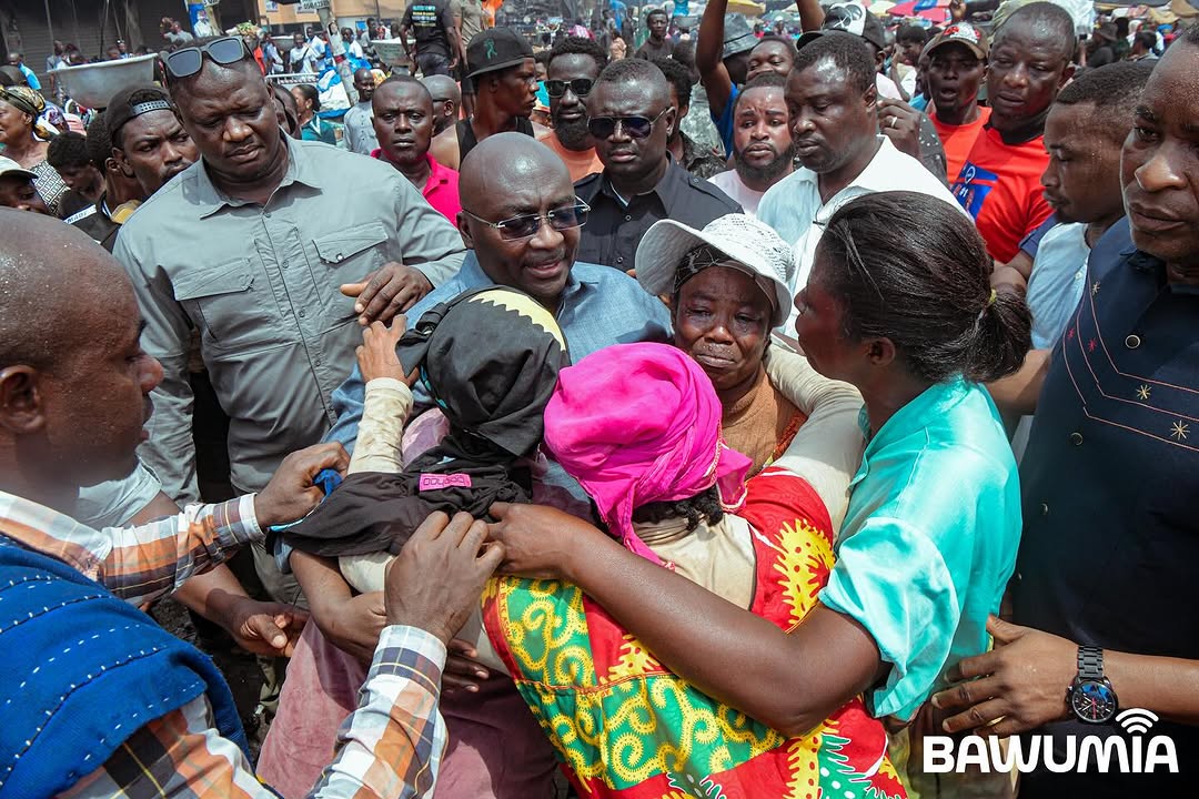 Bawumia Donates Gh¢200,000 And 1,000 Bags Of Cement To Victims Of Adum Railway Line Fire Disaster