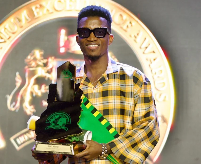 Otumfuo Honours Kofi Kinaata With ‘Youth In Entertainment Award’ At Millennium Excellence Awards