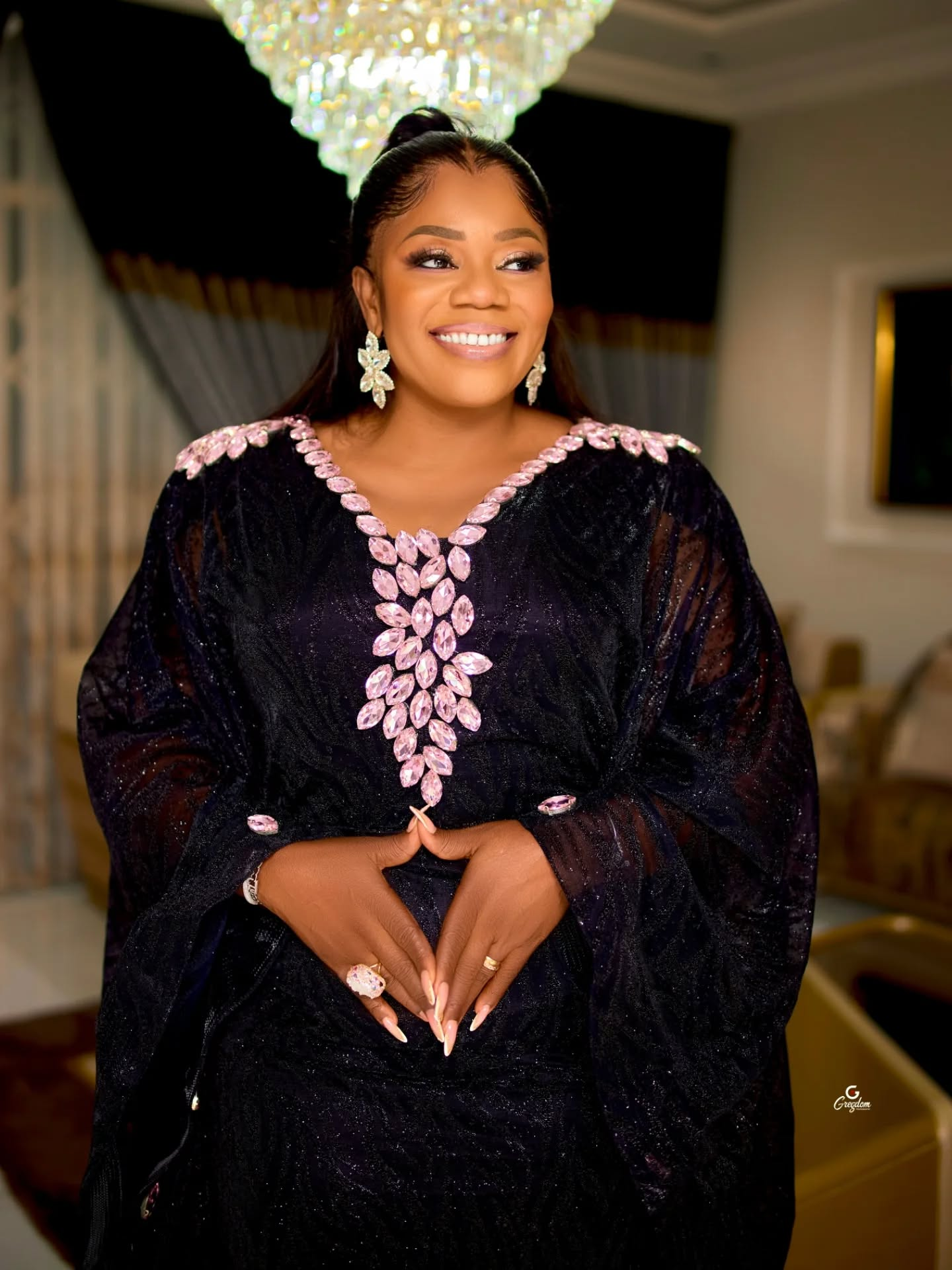 Ghanaian gospel star Piesie Esther breaks her silence amid the buzz around the Ghana Music Awards USA. After weeks of talk about Empress Gifty’s award win and the surprising silence from fellow gospel musicians, Piesie shares her own experience with award snubs. Recalling her 2023 win for Artiste of the Year, Piesie reveals that not receiving congratulations is nothing new in the gospel scene. Her honest take sheds light on the competitive and sometimes quiet nature of the gospel music community. This candid conversation invites fans and artists alike to rethink how support is shown within the industry.