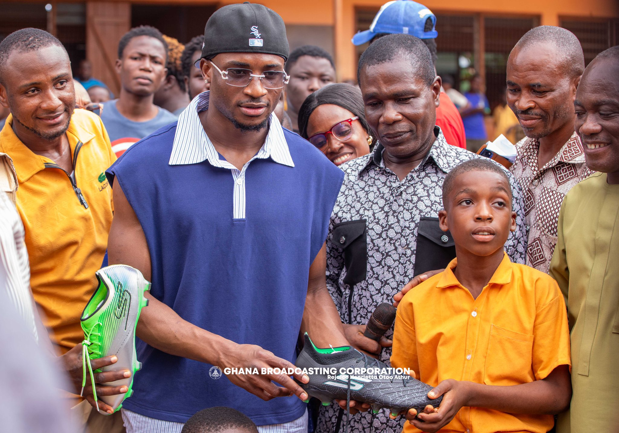 Kudus Donates To Nima Basic 1 School, Advocates For Academic Excellence
