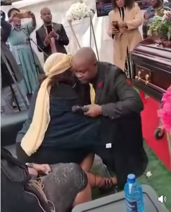 Pastor Proposes To Widow Beside Her Late Husband’s Coffin During Funeral