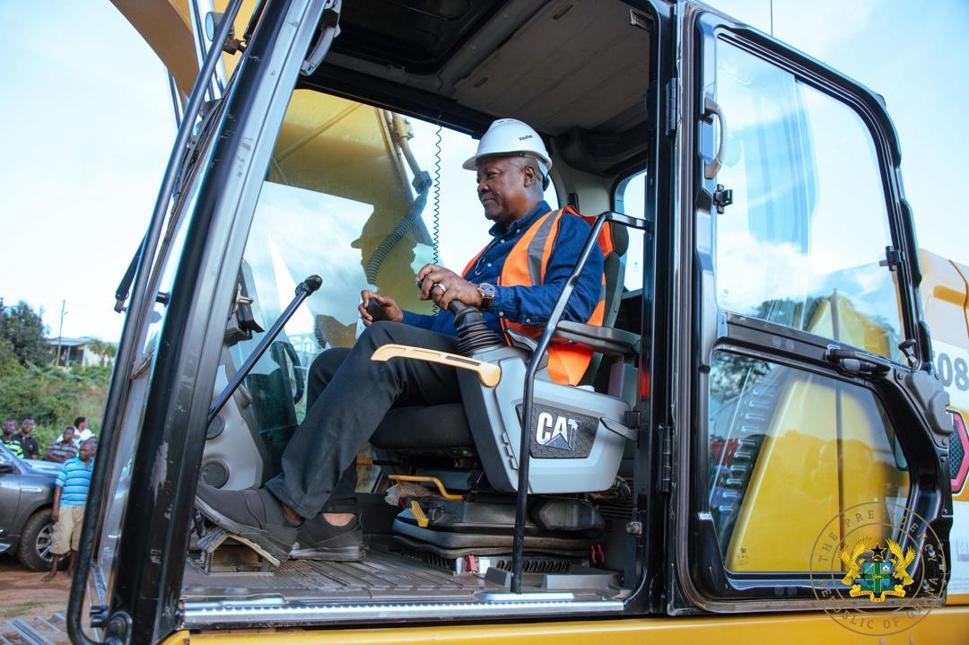 Mahama Cuts Sod To Expand The Cape Coast–Takoradi Road